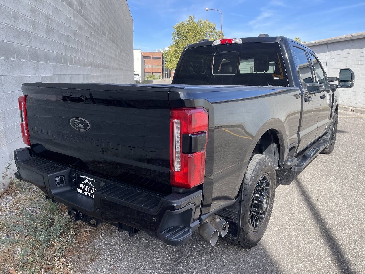 Used 2023 Ford F350 Lariat w/ Lariat Ultimate Package AWD/4WD image 4