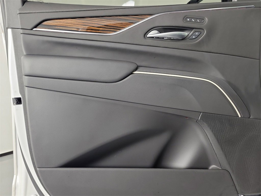 Certified 2024 Cadillac Escalade ESV Premium Luxury image 18