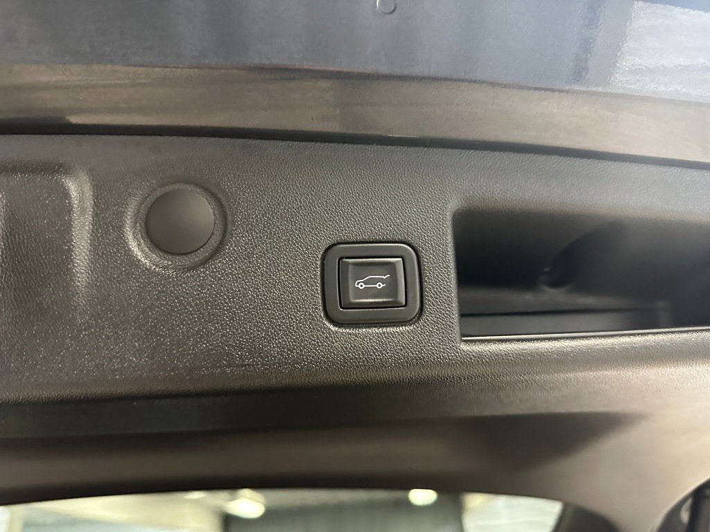 Used 2023 Chevrolet Equinox RS w/ RS Leather Package image 25