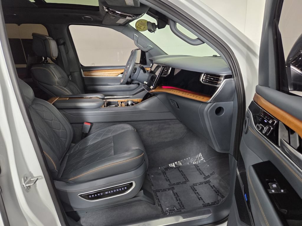 Used 2023 Jeep Grand Wagoneer Series III w/ Rear Seat Video Group 1 AWD/4WD image 38