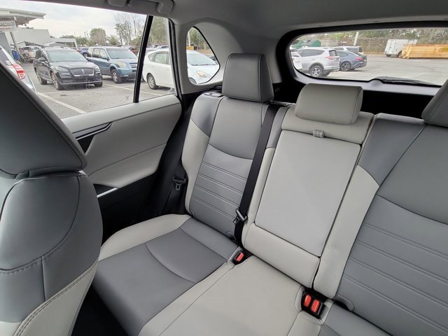 Used 2021 Toyota RAV4 XLE Premium image 4