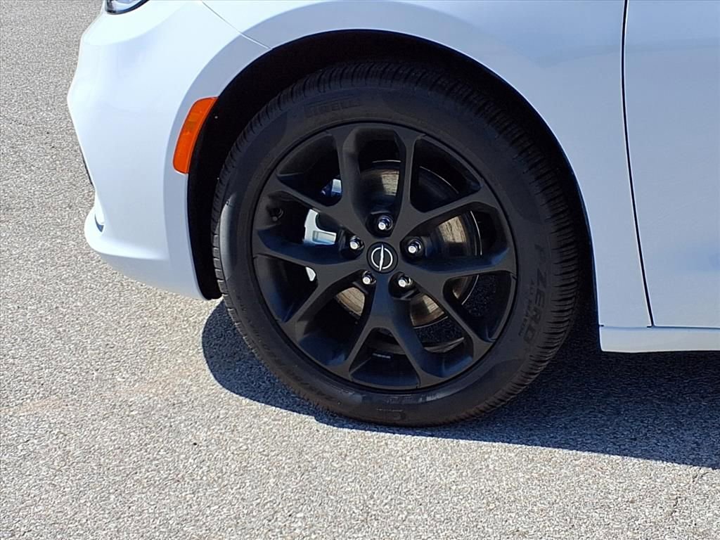 New 2026 Chrysler Pacifica Limited image 26