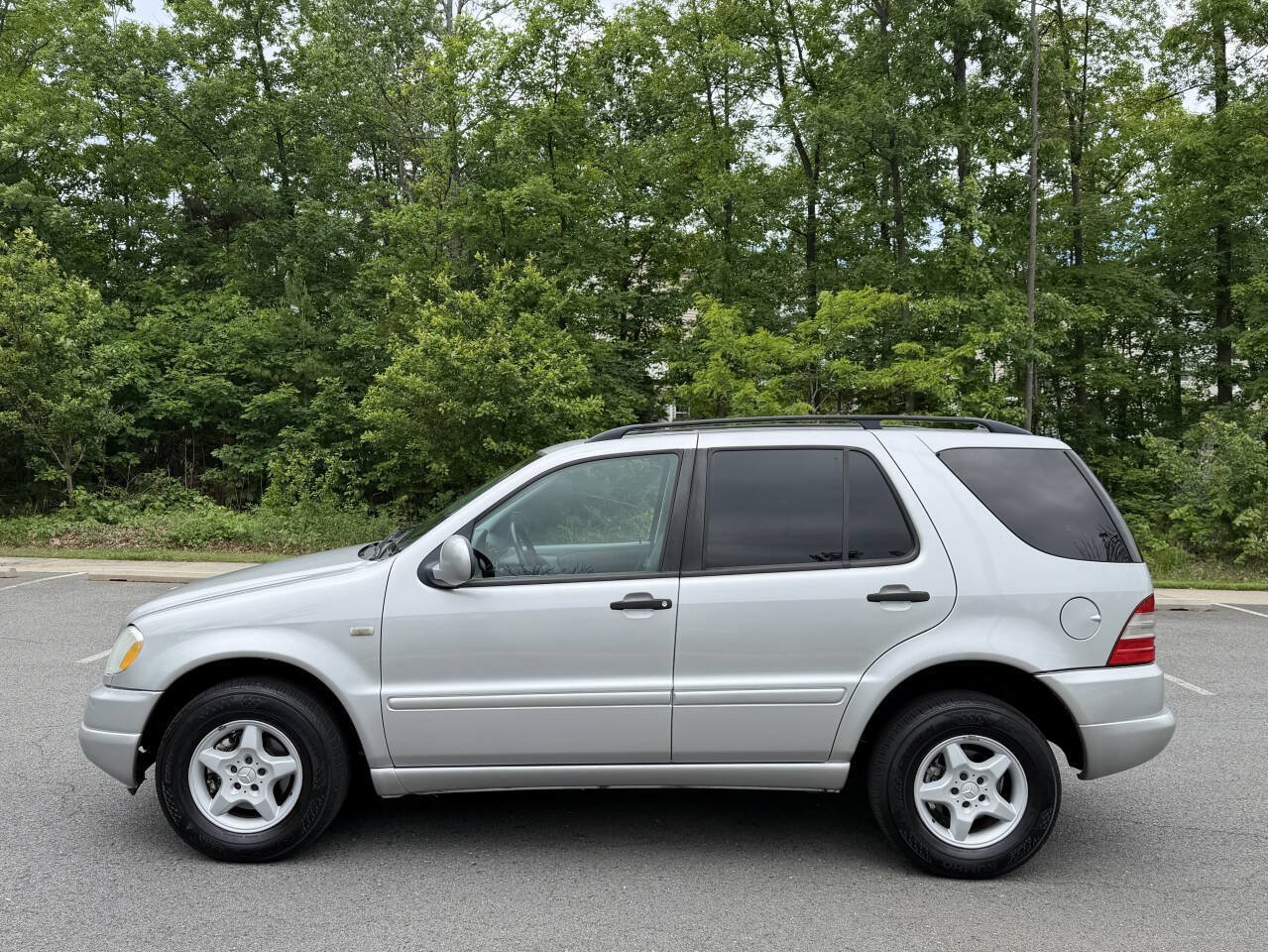 Used 2001 Mercedes-Benz ML 320 4MATIC image 2