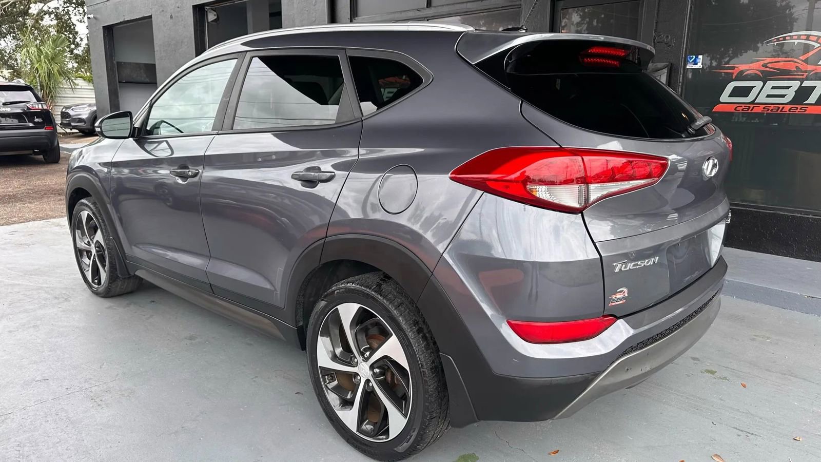 Used 2016 Hyundai Tucson Sport image 2
