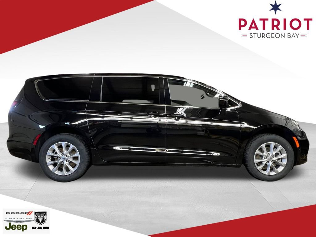 New 2025 Chrysler Pacifica Select image 2