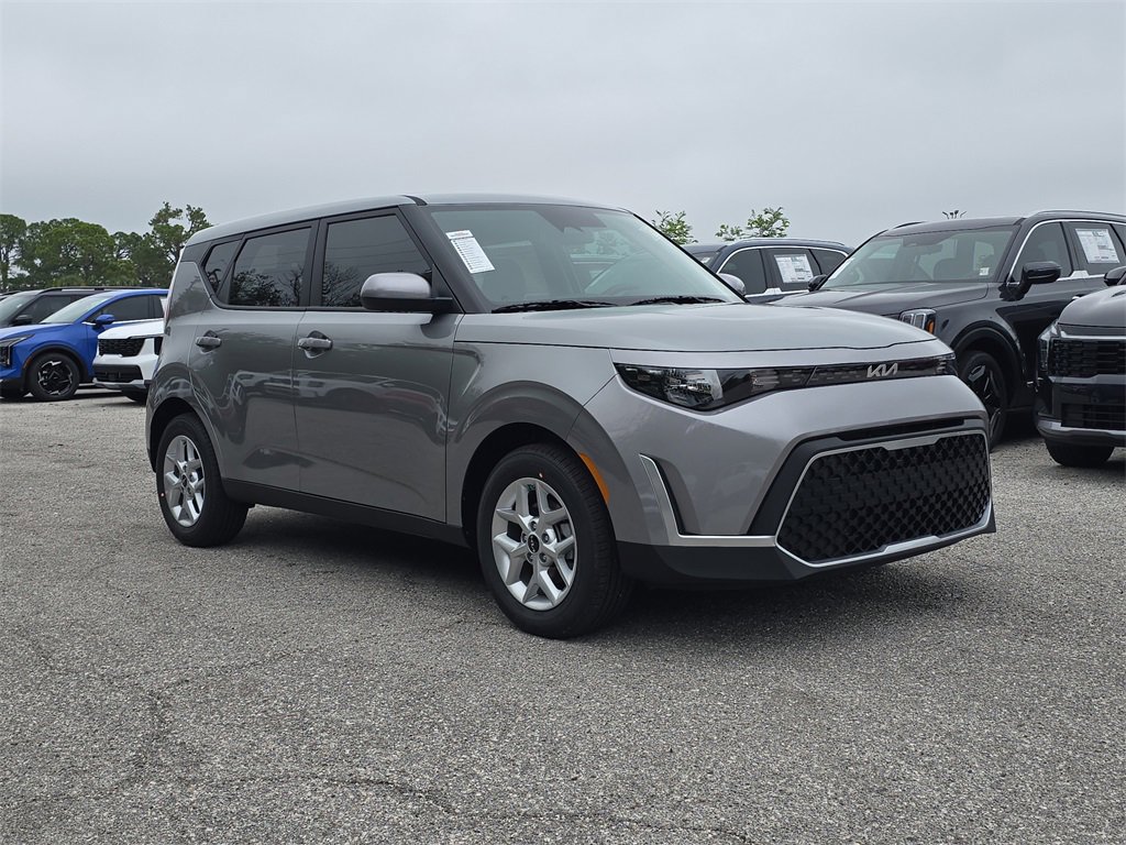 New 2025 Kia Soul LX image 2