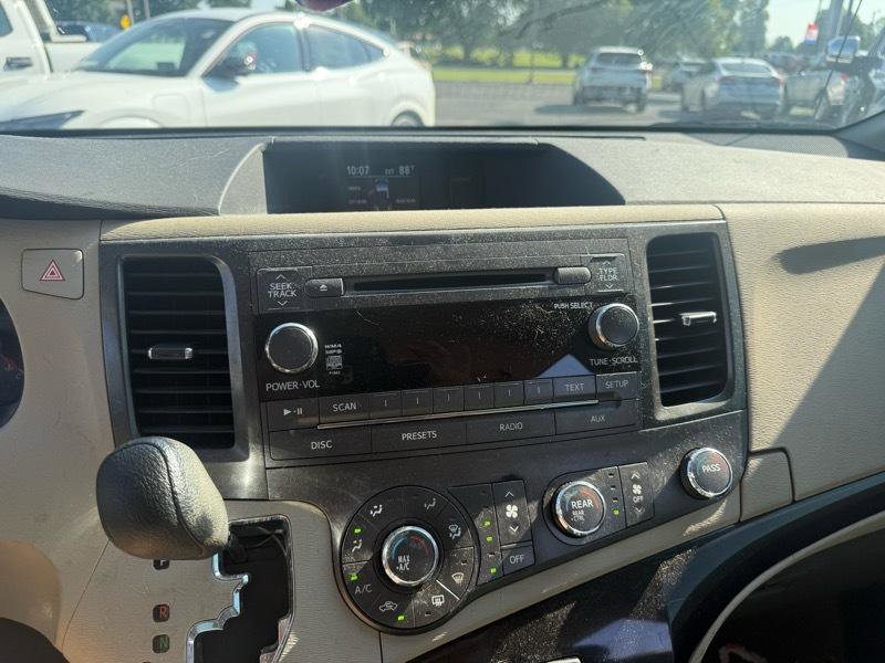 Used 2012 Toyota Sienna LE FWD image 11