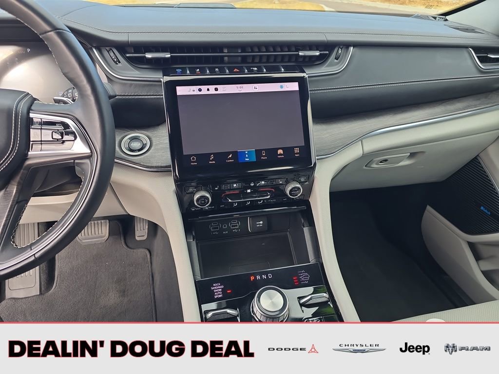 Used 2022 Jeep Grand Cherokee Overland w/ Advanced Protech Group III AWD/4WD image 18