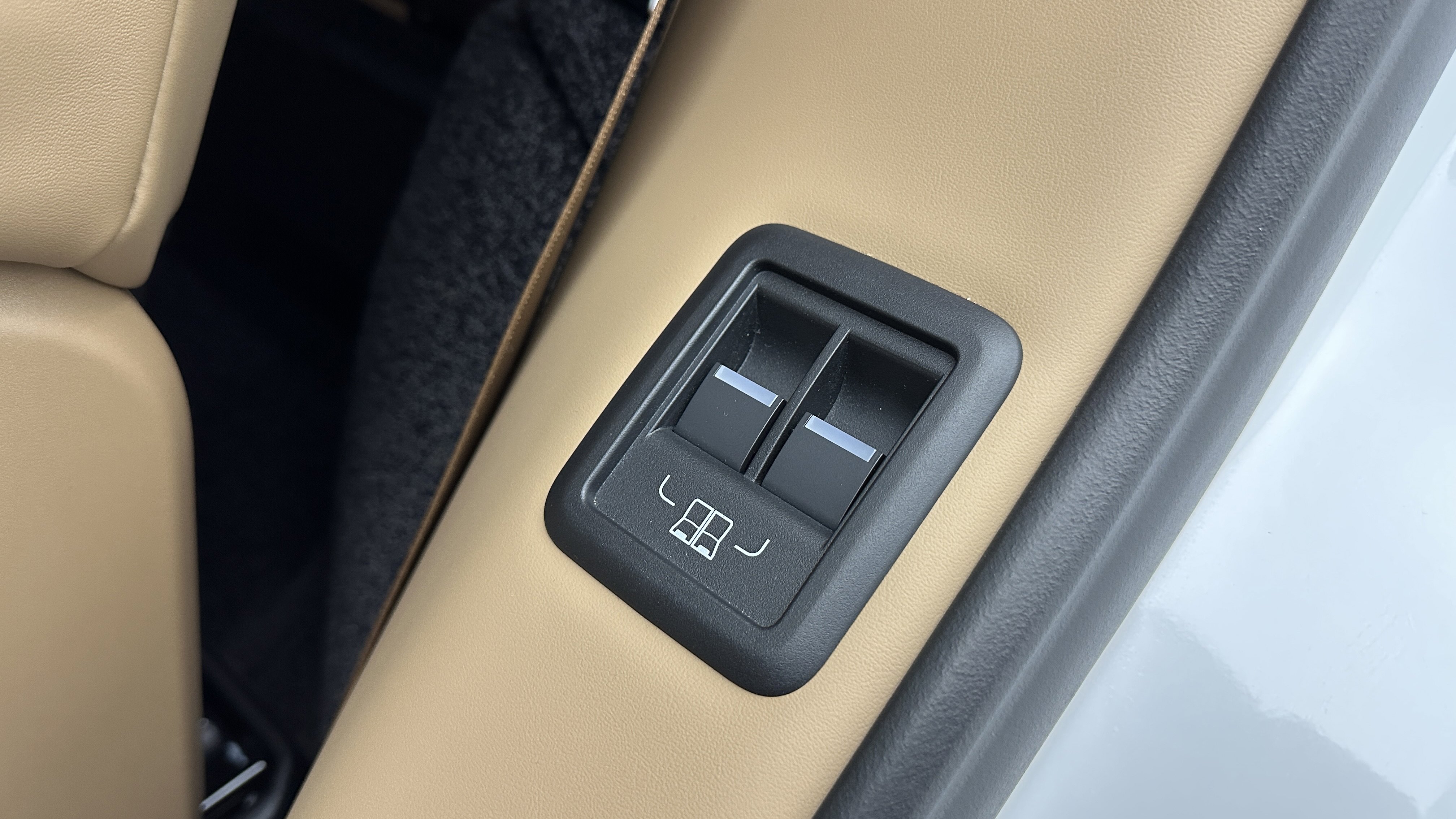 Used 2025 Land Rover Range Rover Long Wheelbase SE image 32