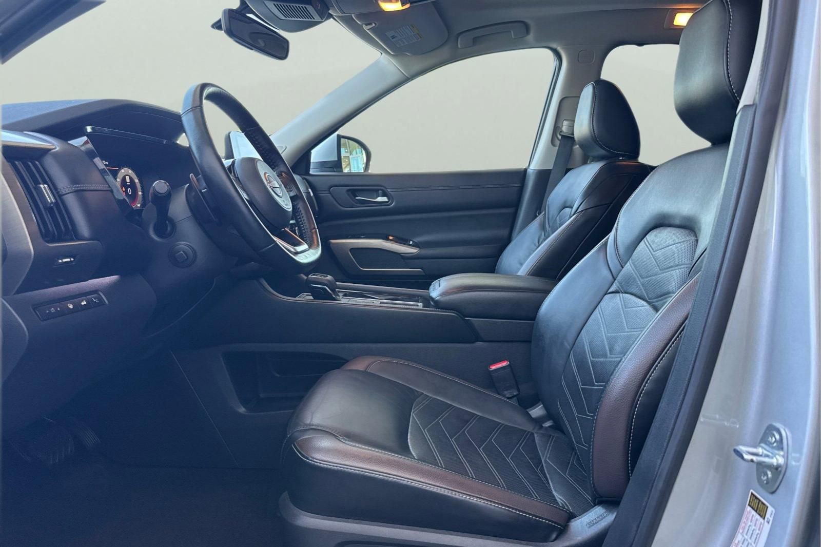 Used 2023 Nissan Pathfinder Platinum FWD image 14
