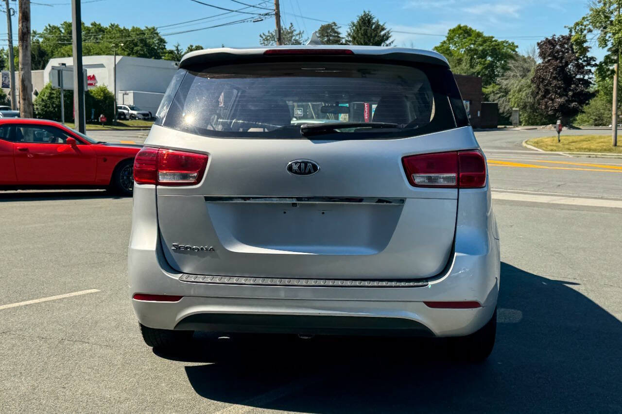 Used 2018 Kia Sedona L FWD image 5