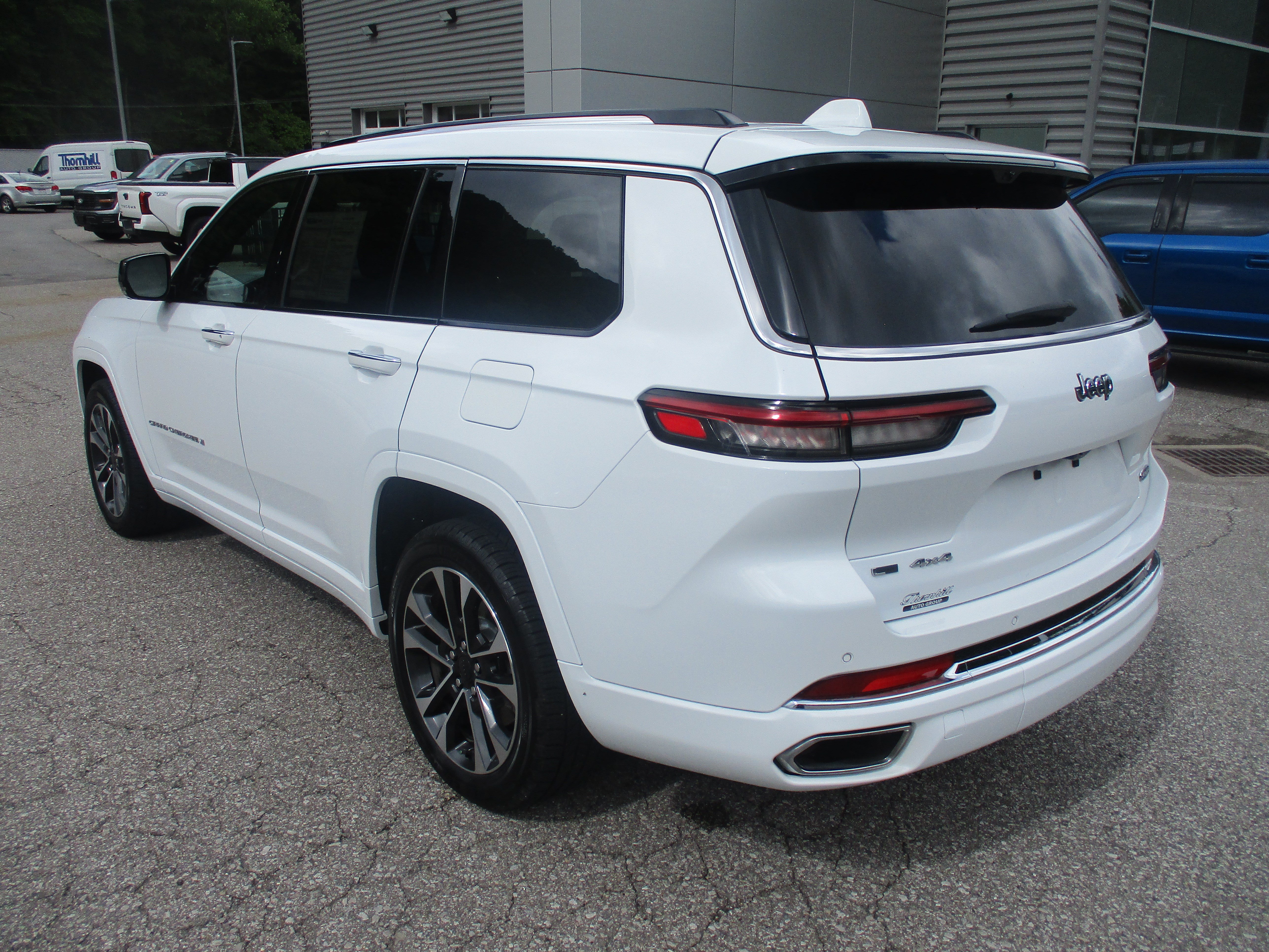 Used 2022 Jeep Grand Cherokee L Overland w/ Advanced Protech Group III AWD/4WD image 6
