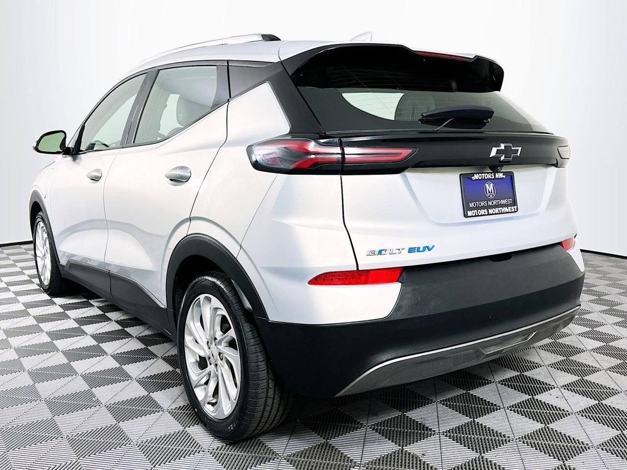 Used 2023 Chevrolet Bolt EUV LT FWD image 9