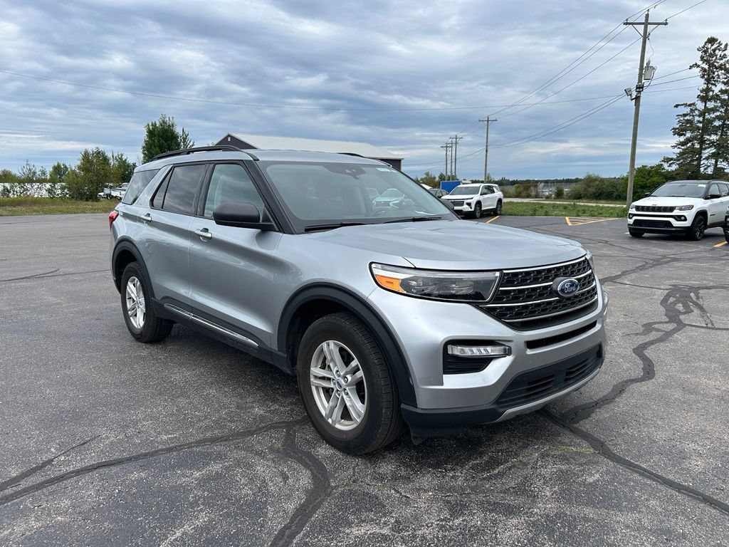 Used 2024 Ford Explorer XLT w/ Equipment Group 202A AWD/4WD image 7