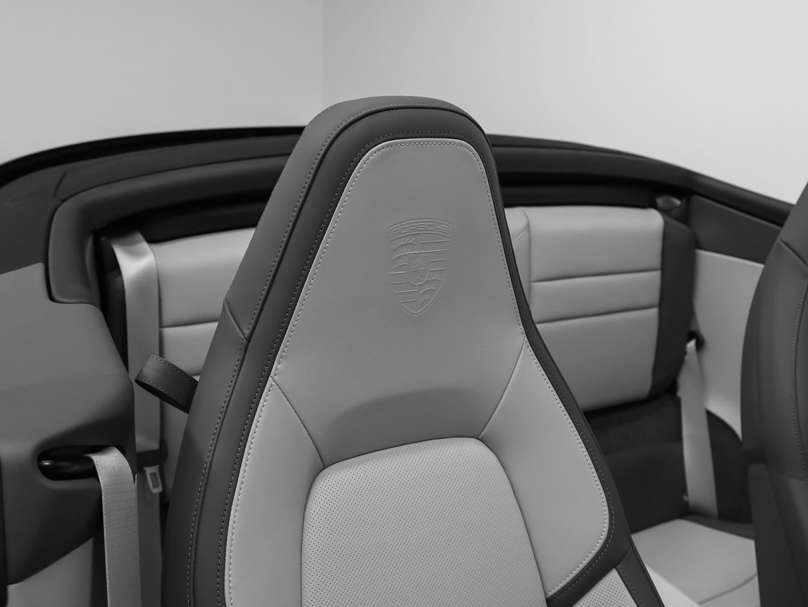 Certified 2025 Porsche 911 Carrera RWD image 28