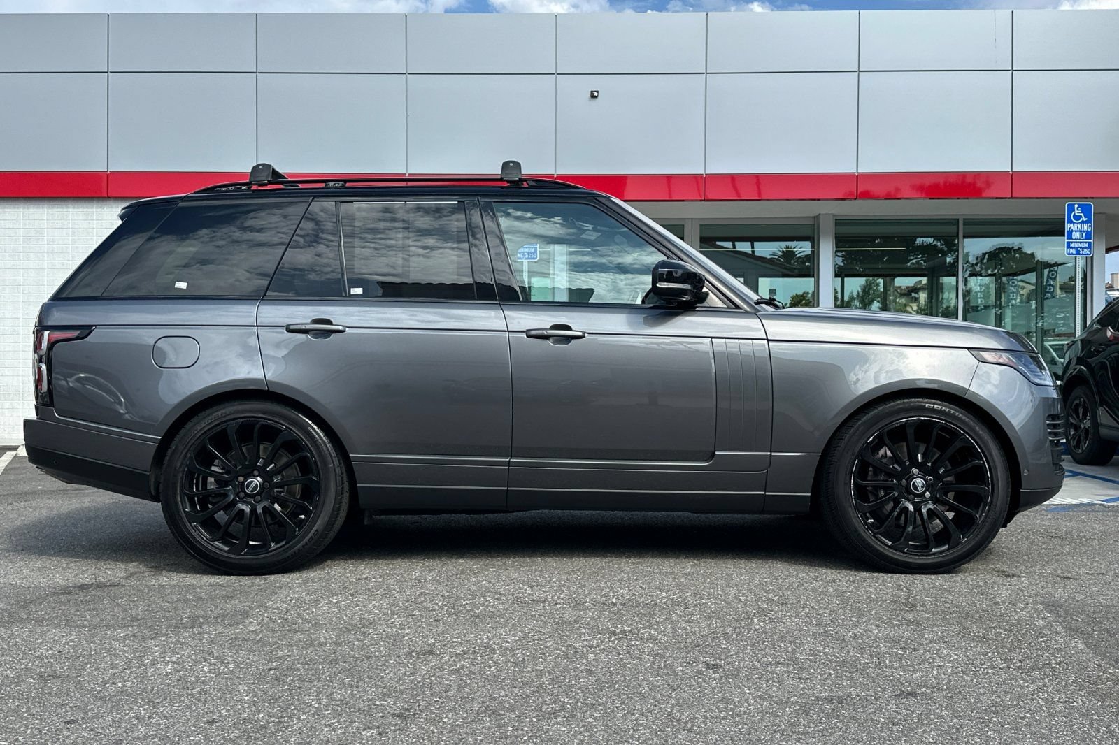 Used 2019 Land Rover Range Rover HSE AWD/4WD image 3