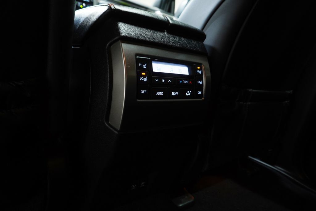 Used 2022 Lexus GX 460 Premium w/ Accessory Package AWD/4WD image 16