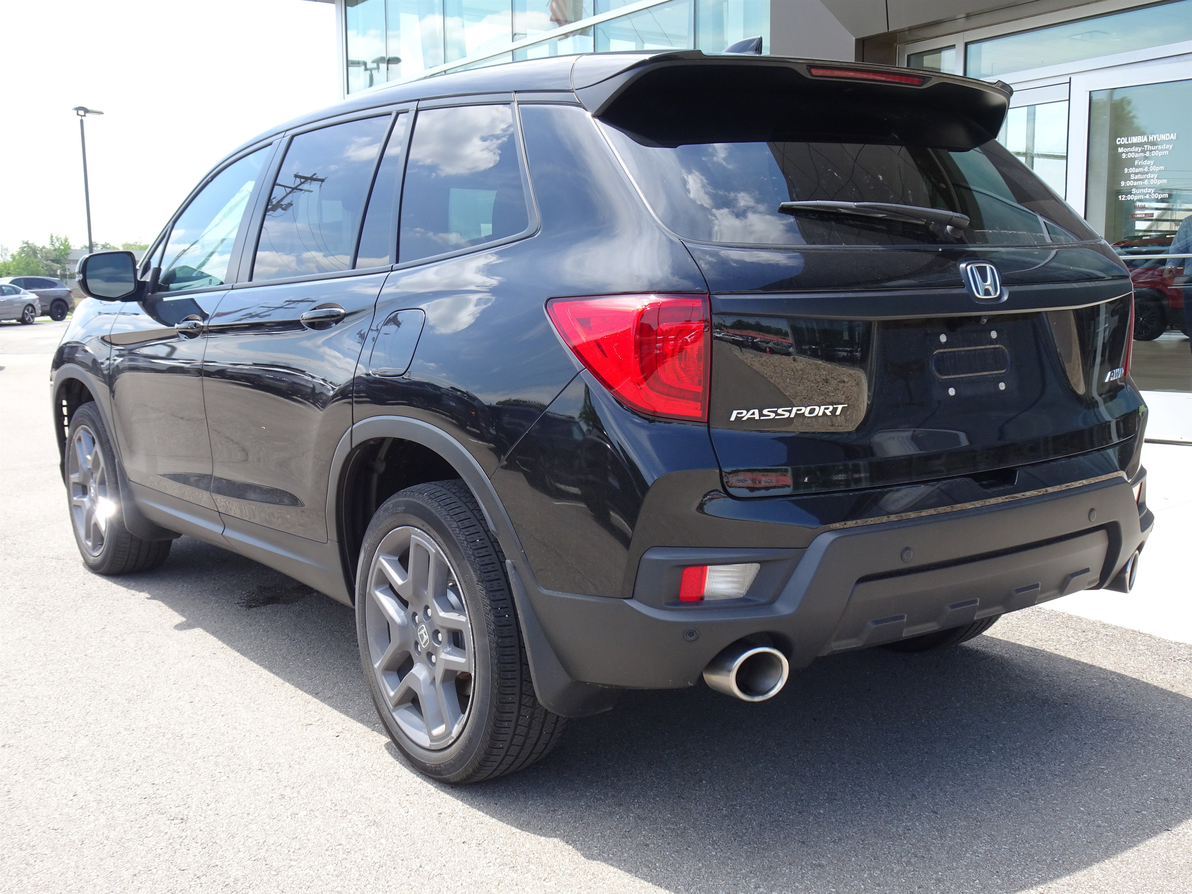 Used 2023 Honda Passport EX-L image 3