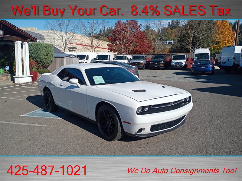 Used 2019 Dodge Challenger SXT RWD image 3
