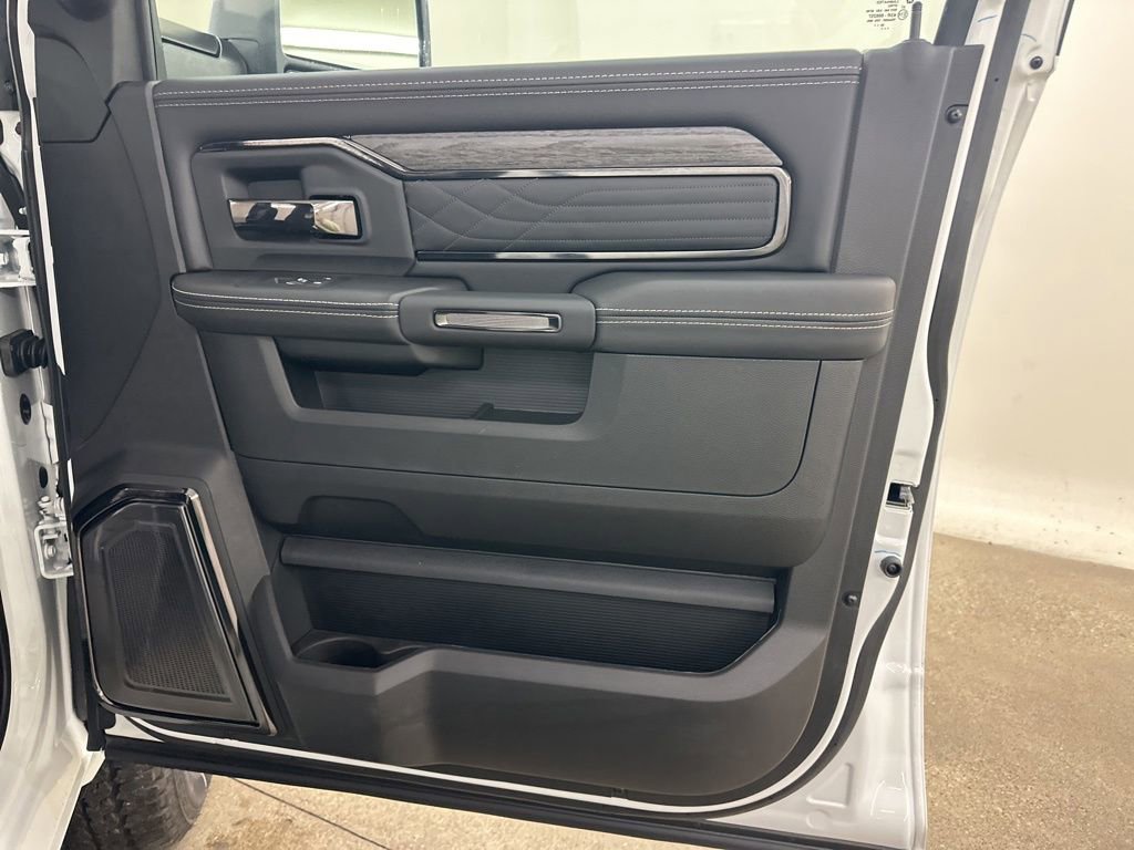 New 2026 RAM 2500 Limited AWD/4WD image 17