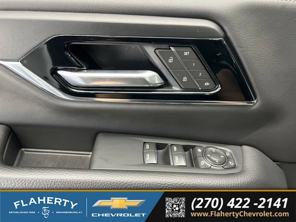 Used 2025 GMC Yukon XL Denali AWD/4WD image 22