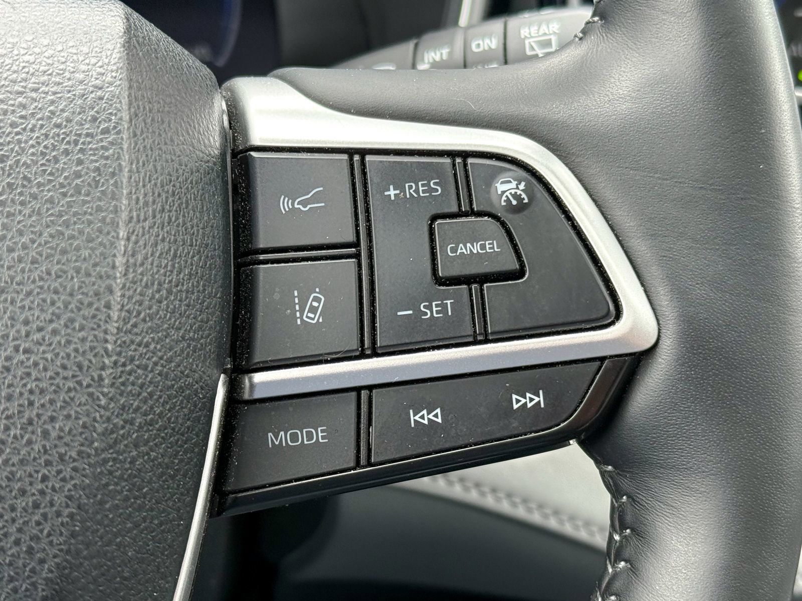 Used 2023 Toyota Highlander Limited image 28