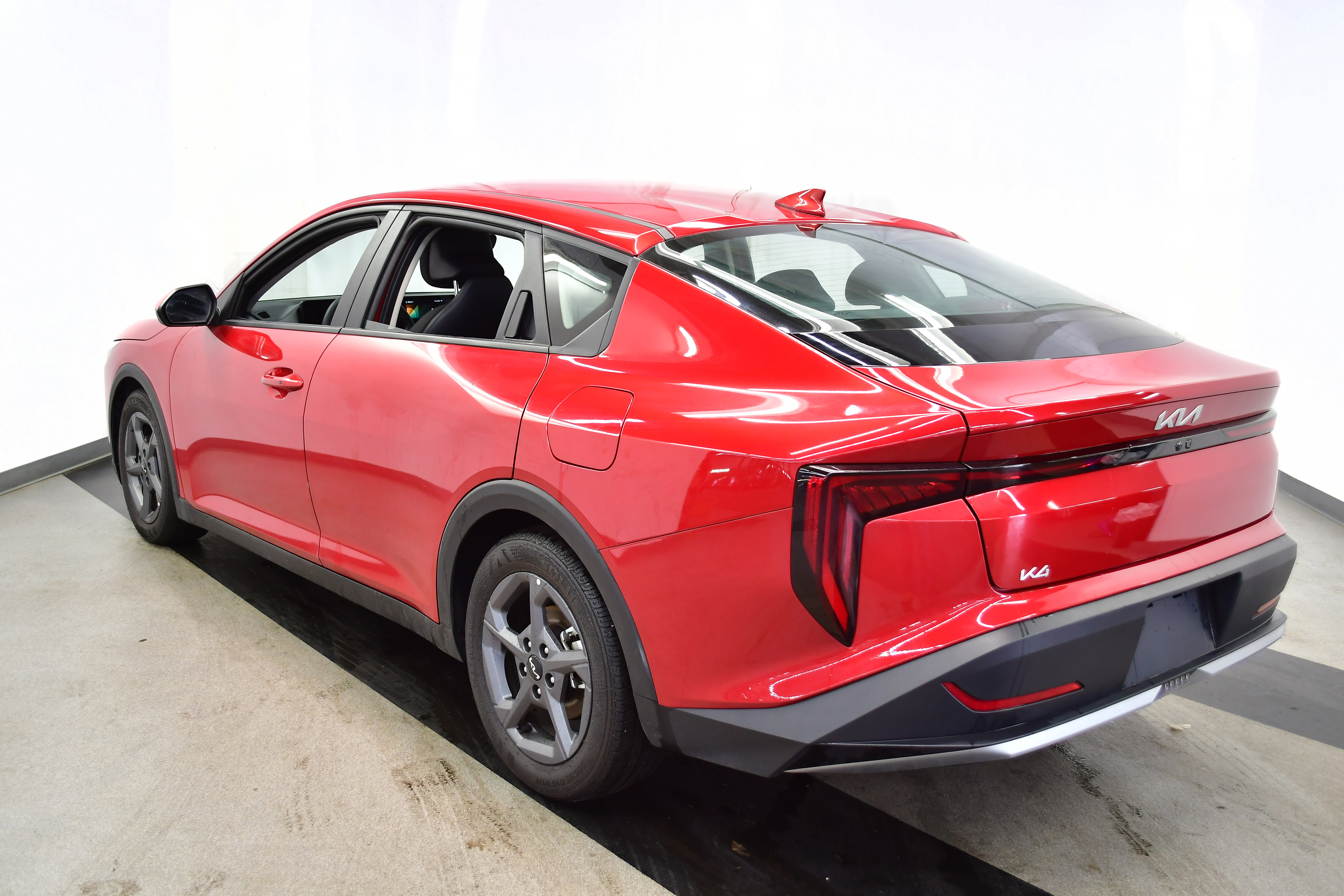 Used 2025 Kia K4 image 5