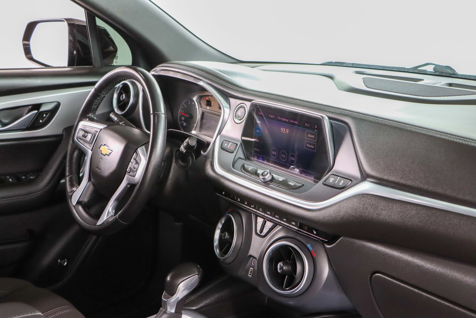 Used 2020 Chevrolet Blazer LT FWD image 25
