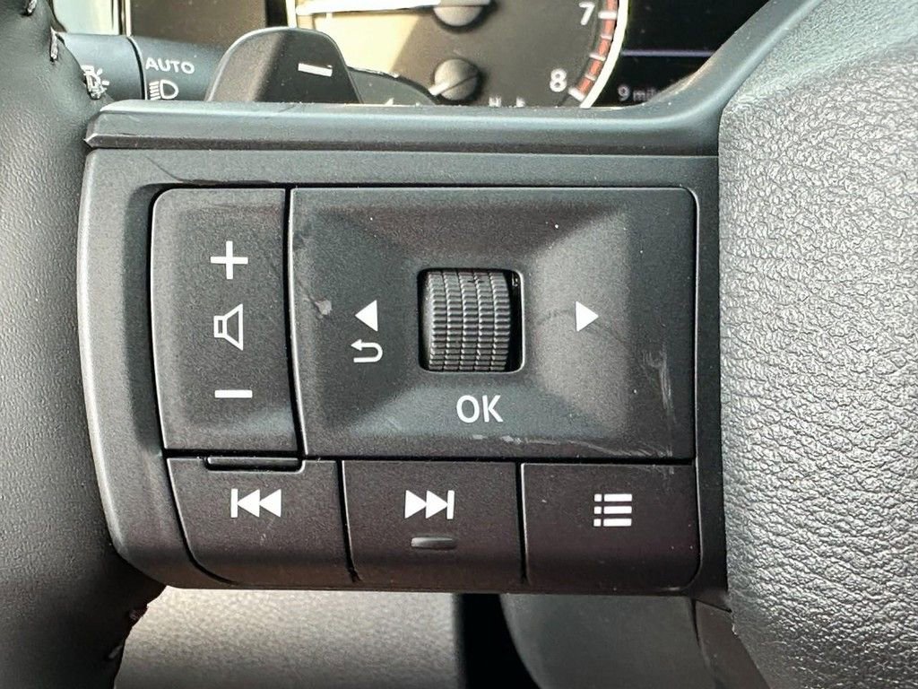 Used 2026 Nissan Pathfinder SV AWD/4WD image 11