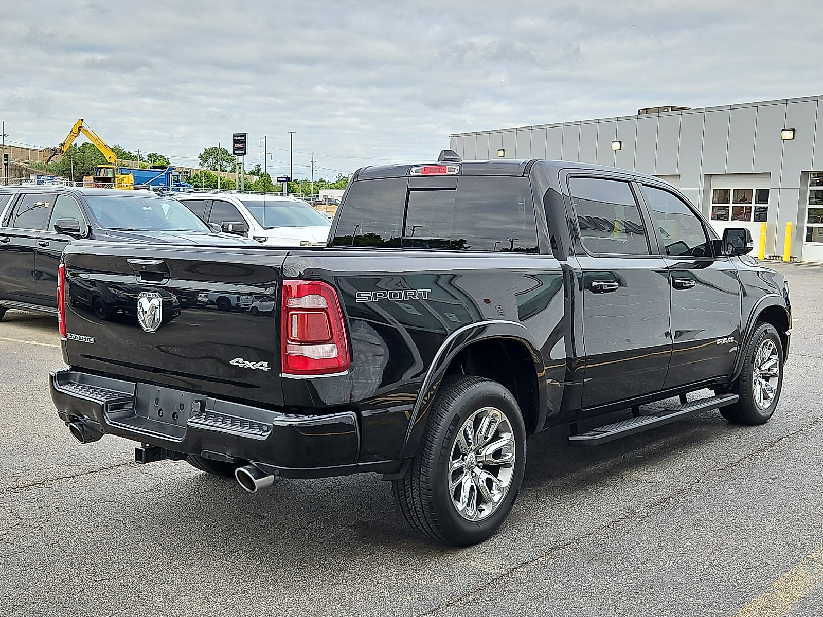Used 2021 RAM 1500 Laramie AWD/4WD image 6