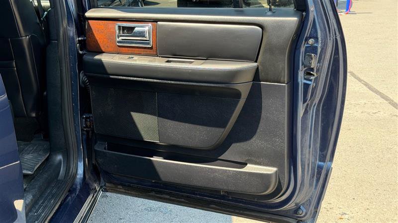 Used 2016 Lincoln Navigator L Select AWD/4WD image 34