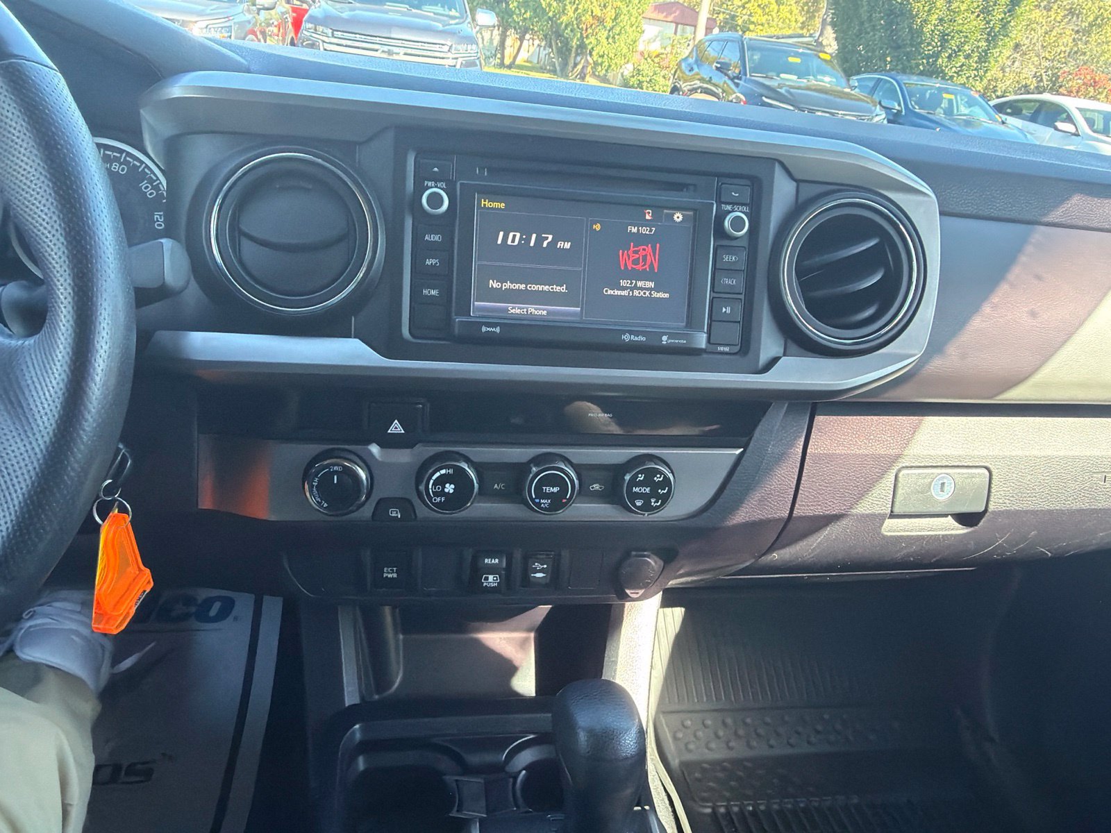 Used 2018 Toyota Tacoma SR5 AWD/4WD image 11
