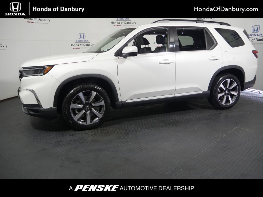 Certified 2024 Honda Pilot Touring image 1
