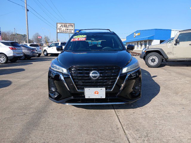 Used 2022 Nissan Kicks SR w/ Interior Electronics Package FWD image 8