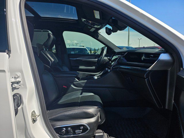 Certified 2023 Jeep Grand Cherokee Overland w/ Adv Protech Group III AWD/4WD image 10