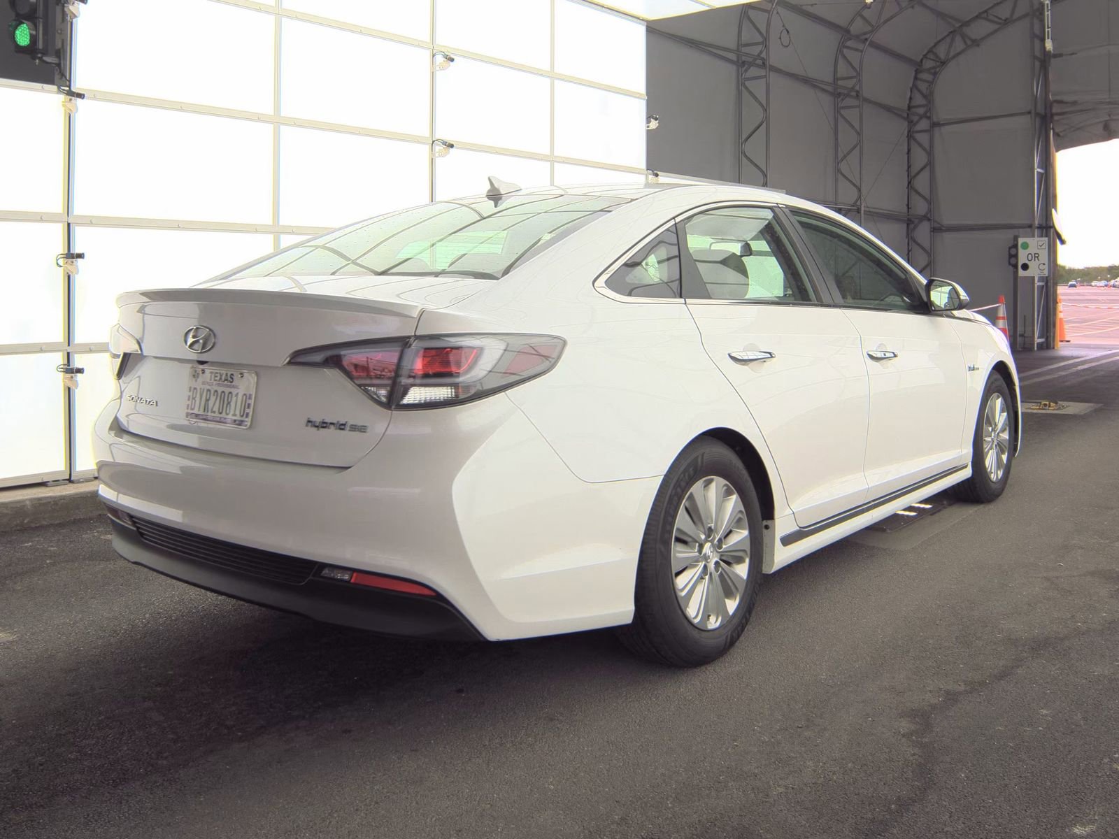 Used 2016 Hyundai Sonata SE FWD image 2