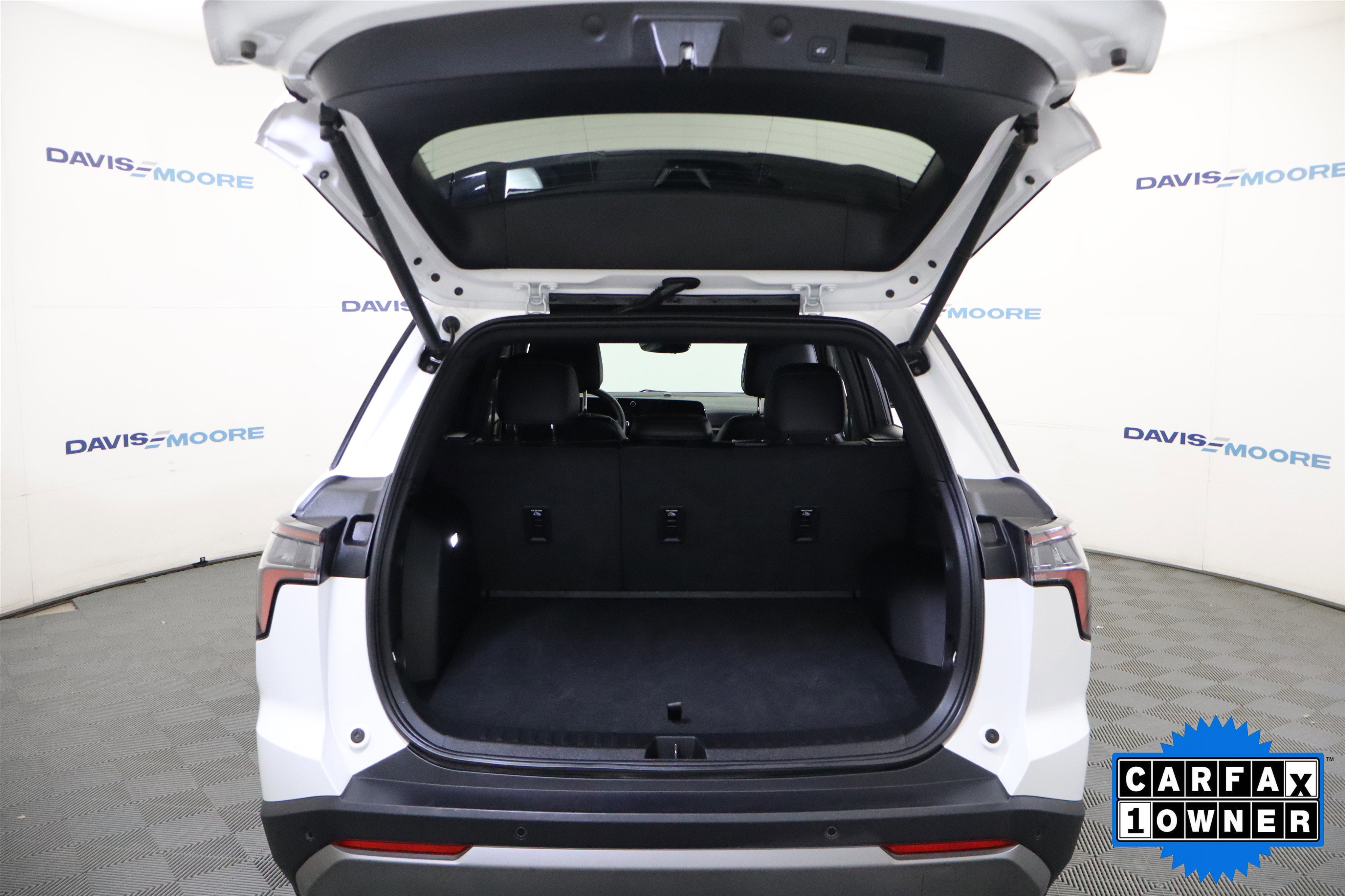 Used 2025 Chevrolet Equinox LT w/ Convenience Package II image 8