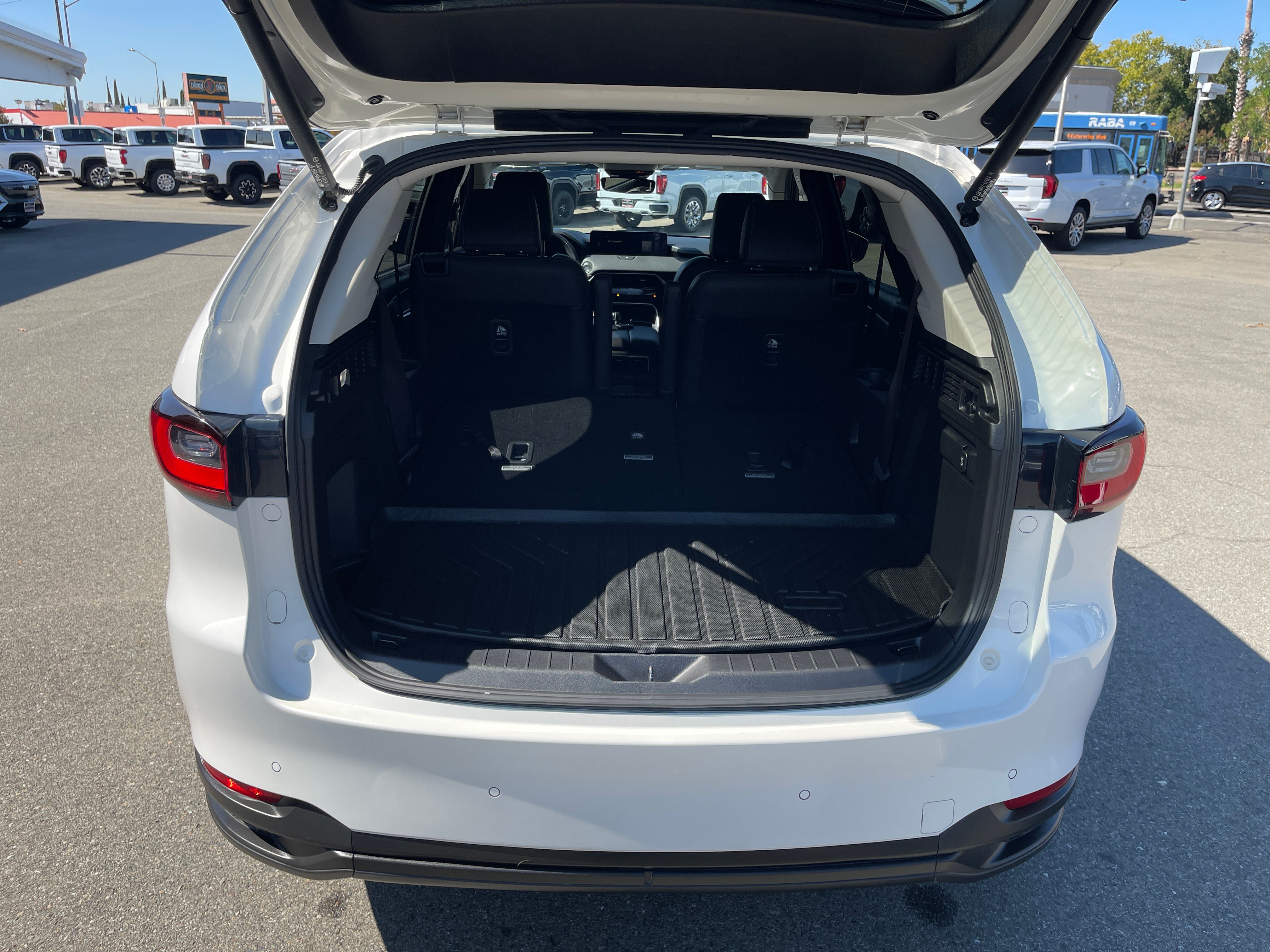 Used 2025 MAZDA CX-90 3.3 Turbo w/ Preferred Package AWD/4WD image 9