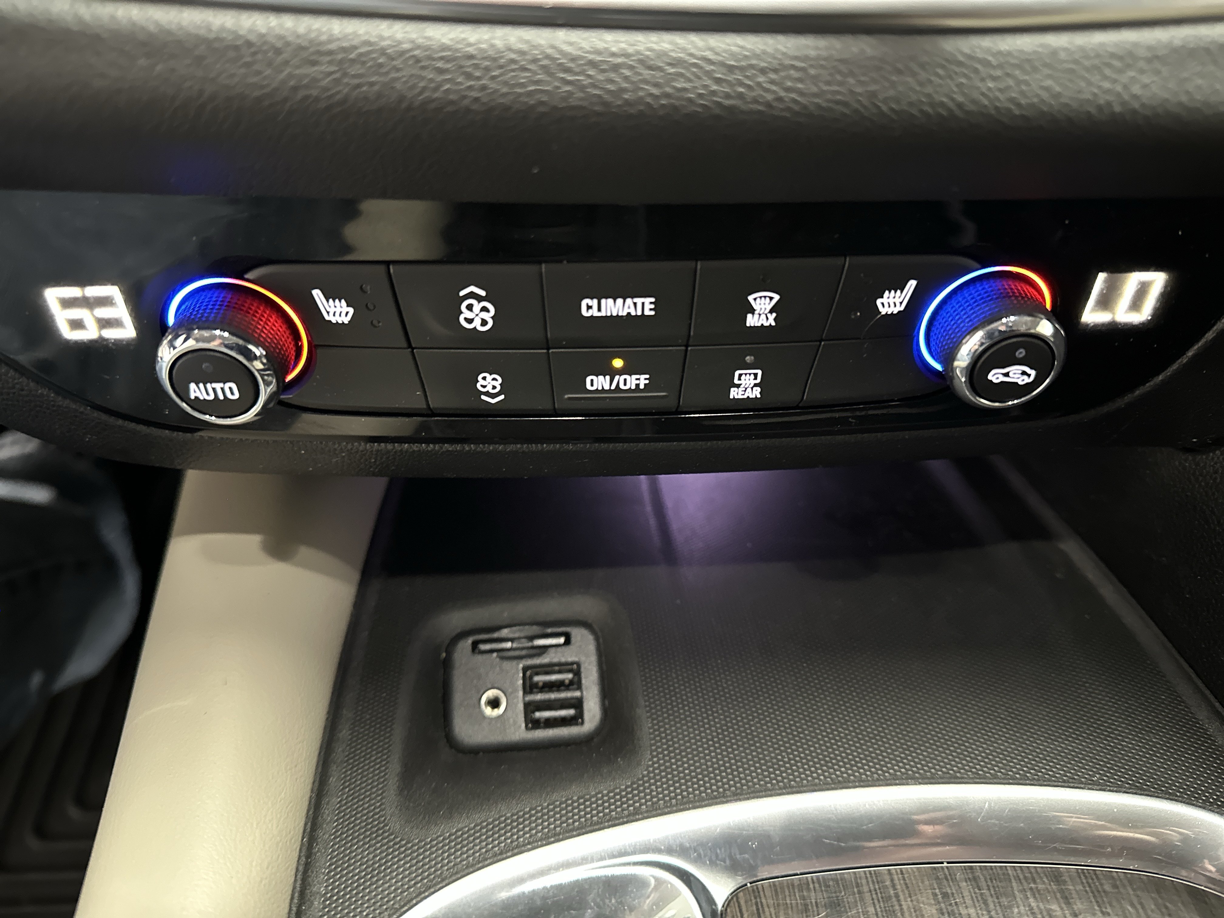 Used 2020 Buick Enclave Essence w/ Sound and Sites Package FWD image 37