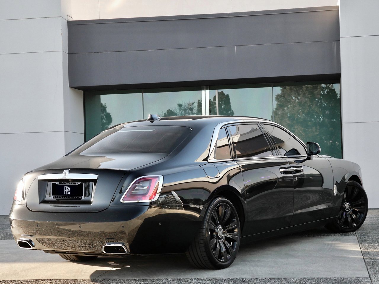 Used 2021 Rolls-Royce Ghost Extended Wheelbase image 2