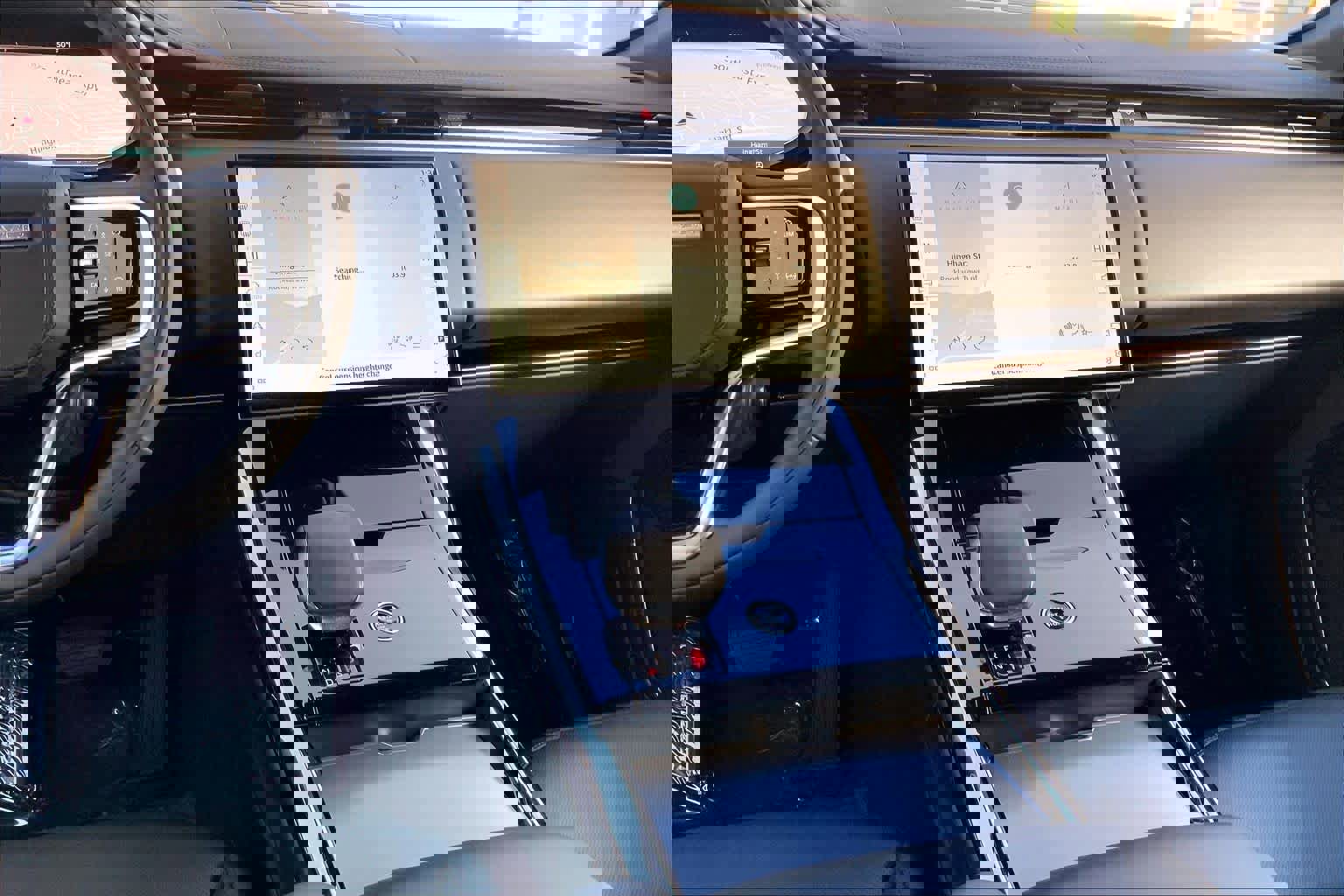 Used 2025 Land Rover Range Rover Sport SE image 7