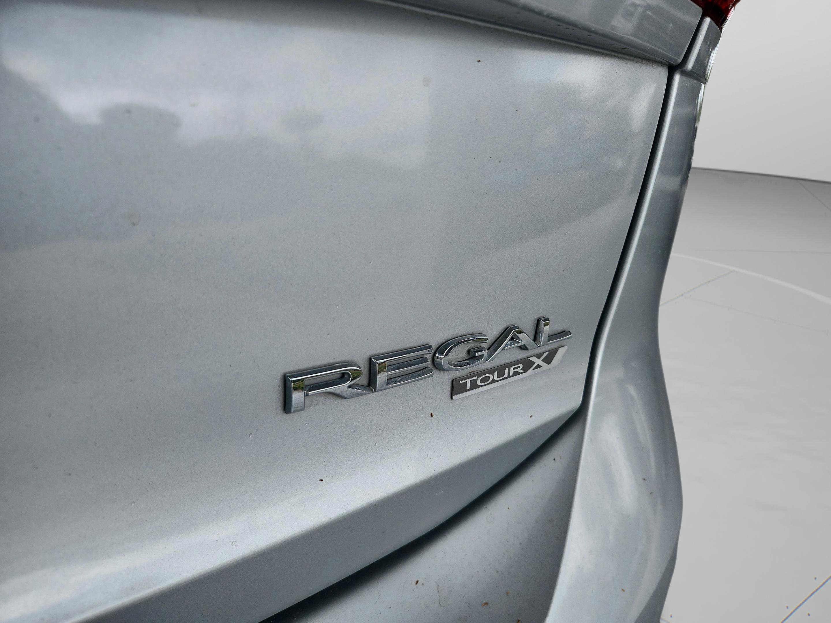 Used 2018 Buick Regal Preferred w/ Sights and Sounds Package AWD/4WD image 33