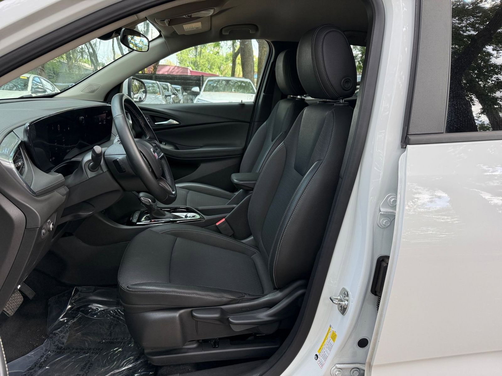 Used 2025 Buick Encore GX Preferred FWD image 32