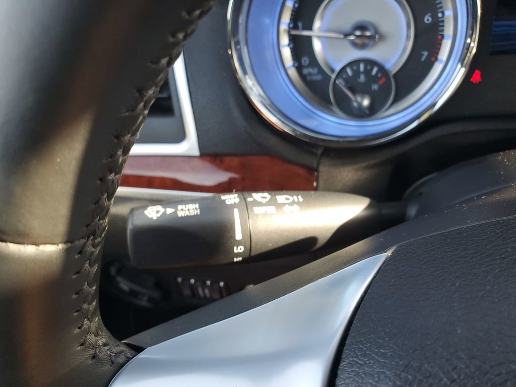 Used 2014 Chrysler 300 w/ Driver Convenience Group image 18