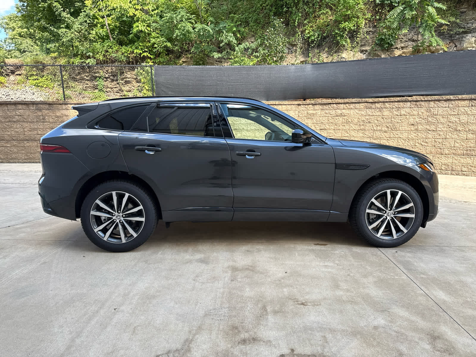 New 2026 Jaguar F-PACE R-Dynamic S image 9