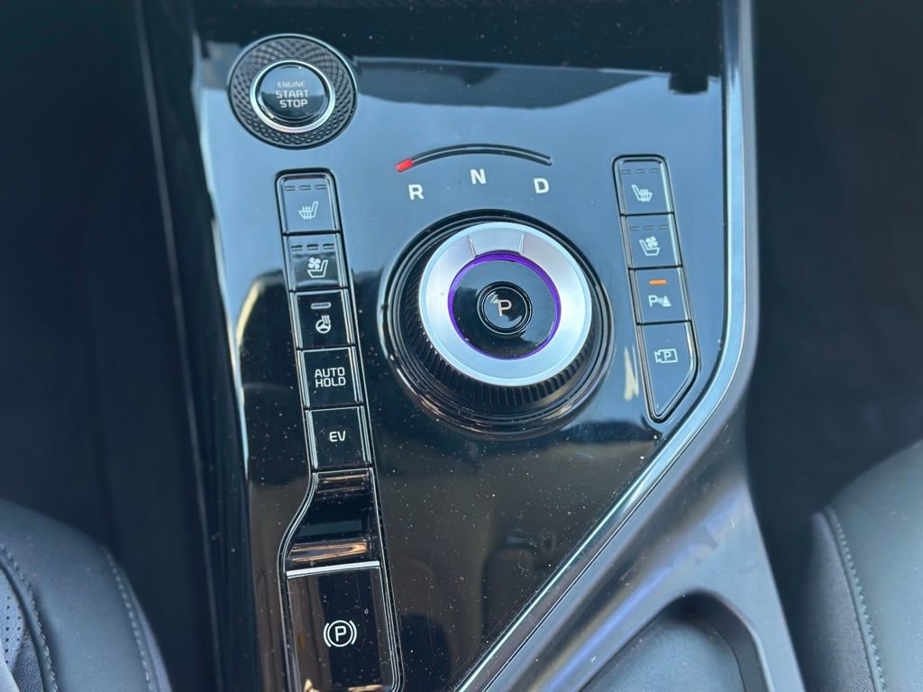 Used 2024 Kia Niro SX Touring image 14