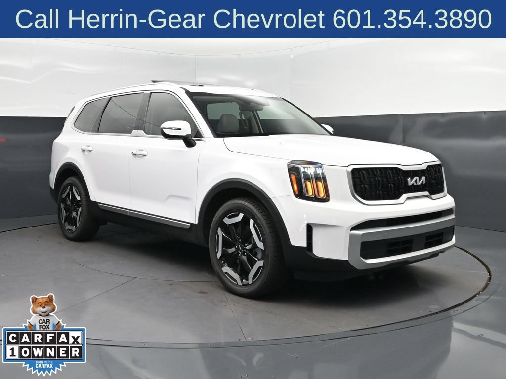 Used 2024 Kia Telluride EX w/ EX Captain's Chair Package FWD image 9