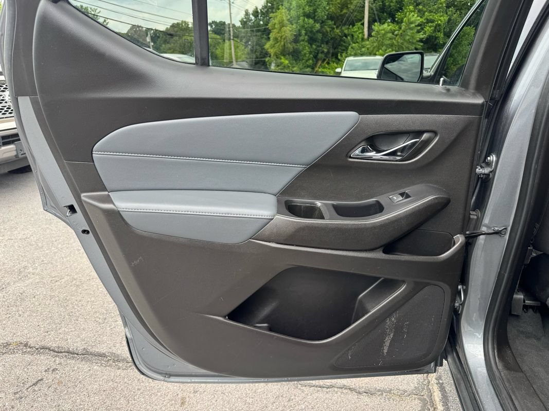 Used 2021 Chevrolet Traverse LT FWD image 27