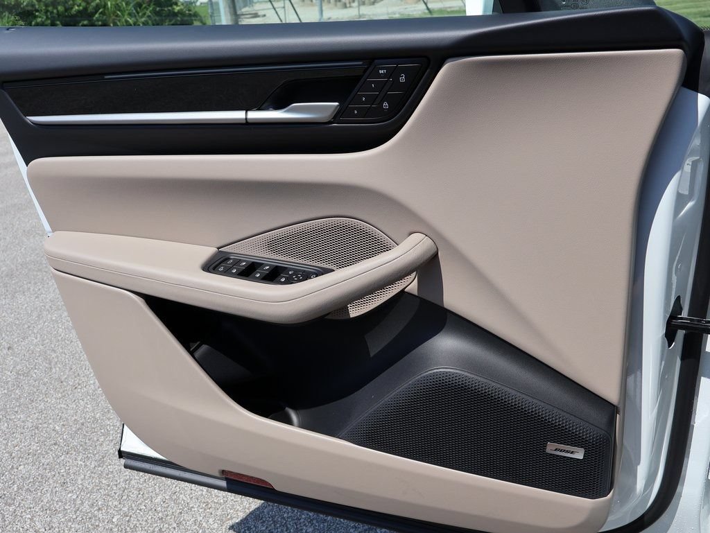 New 2025 Porsche Macan Electric RWD image 35