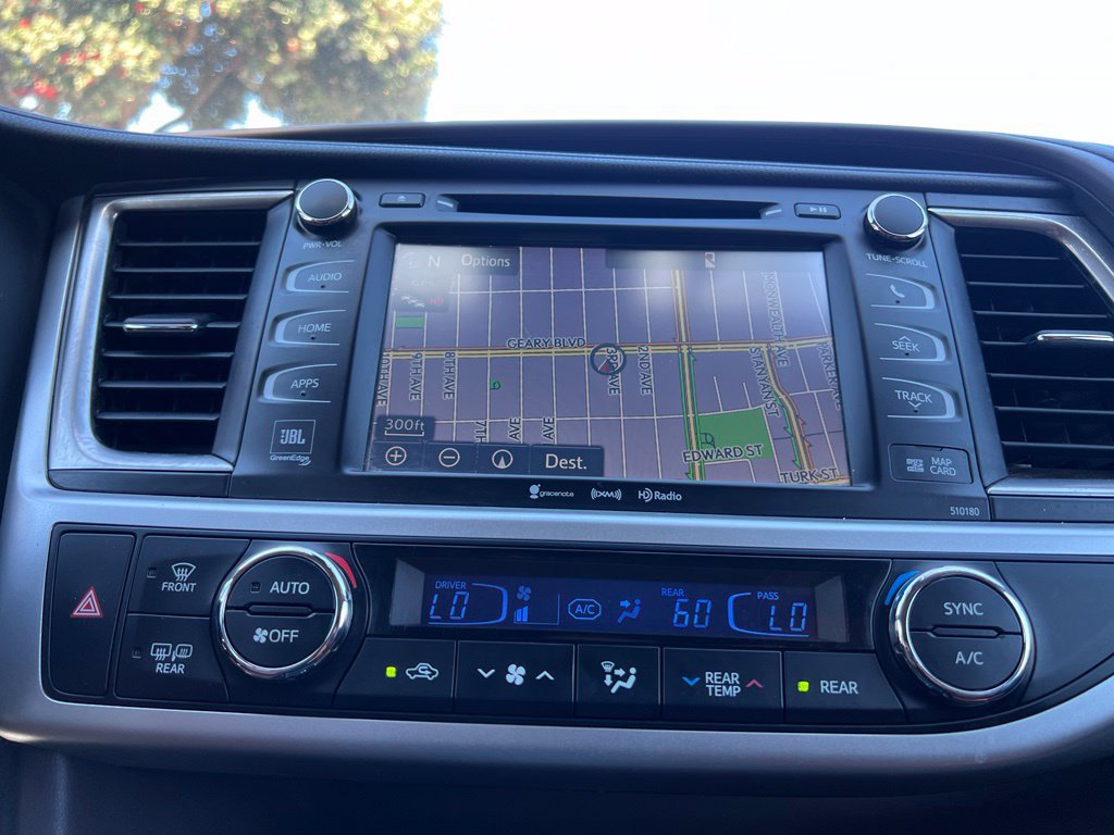 Certified 2018 Toyota Highlander Limited Platinum AWD/4WD image 32